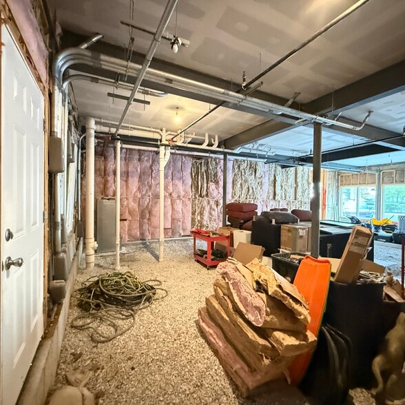 More Photos Of 3708 Grand Blvd, Brookfield Apartments For Lease