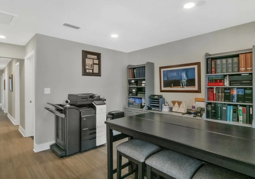 More Photos Of 1615 E Woodward St, Orlando Office For Lease