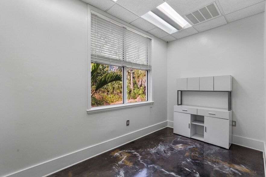 More Photos Of 13730 Cypress Terrace Cir, Fort Myers Medical For Sale