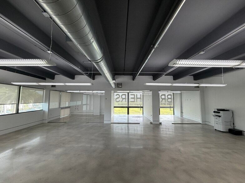 More Photos Of 4391 SW 74th Ave, Miami Flex For Lease