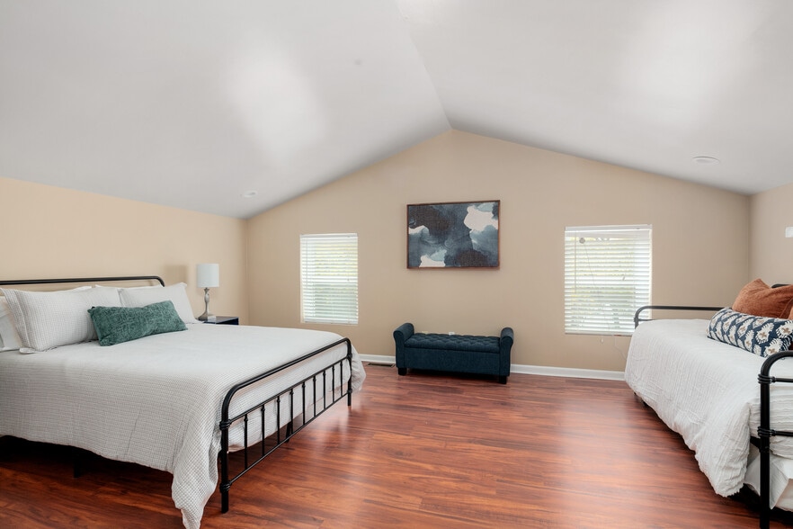 More Photos Of 640-642 W Main St, Lexington Office For Lease