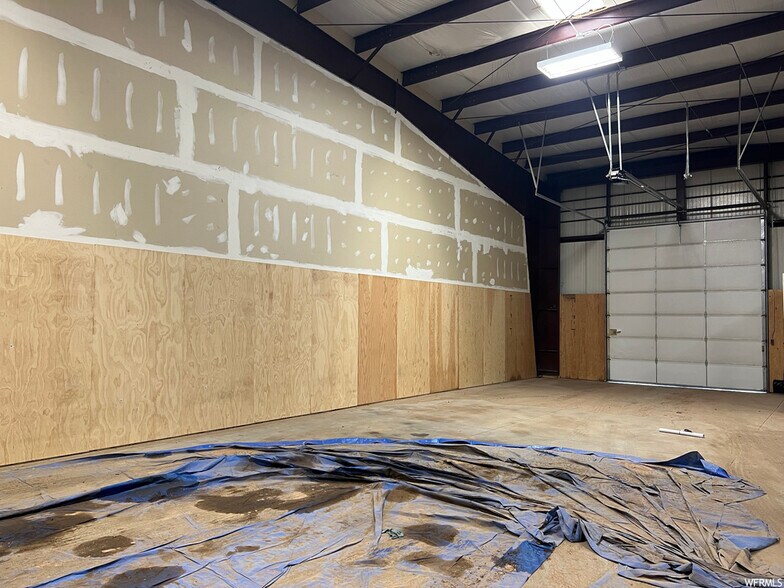 More Photos Of 540 Wright Brothers Dr, Naples Warehouse For Lease