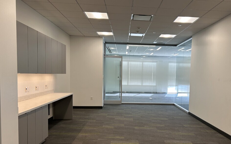 More Photos Of 999 Worcester St, Wellesley Storefront Retail Office For Lease