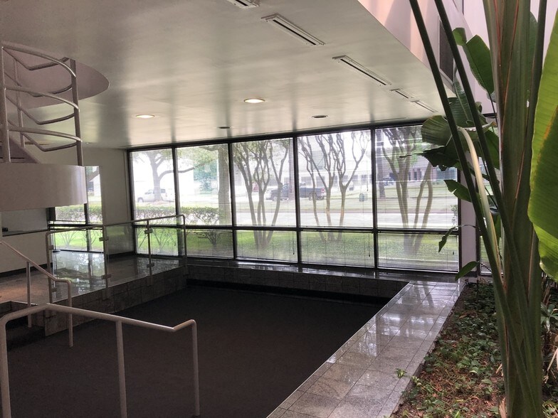 More Photos Of 5295 Hollister St, Houston Office For Sale
