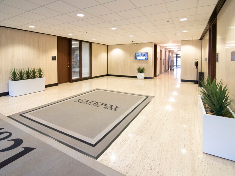 More Photos Of 1821 Walden Office Sq, Schaumburg Office For Lease