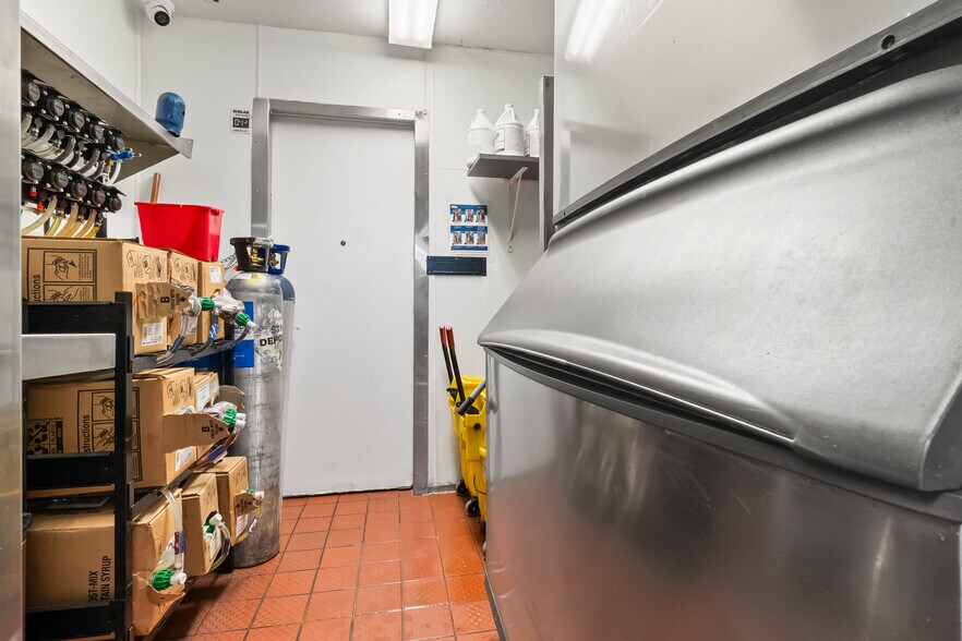 More Photos Of 1884 Arizona 95, Bullhead City General Retail For Sale