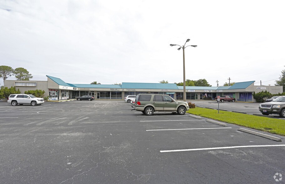 More Photos Of 219 Avenue O SW, Winter Haven General Retail For Lease