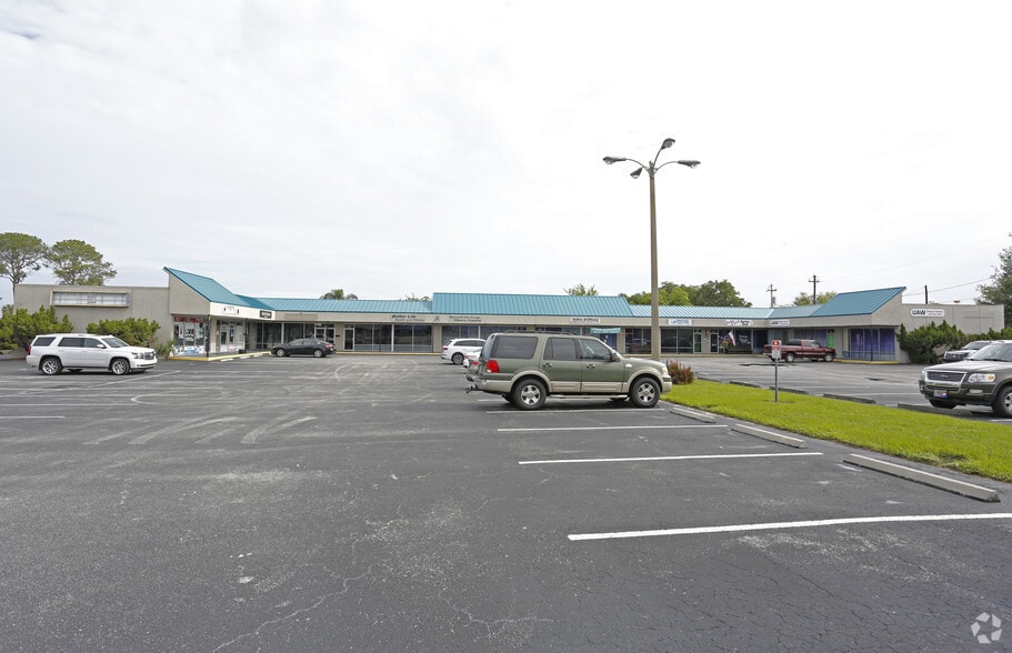 More Photos Of 219 Avenue O SW, Winter Haven General Retail For Lease