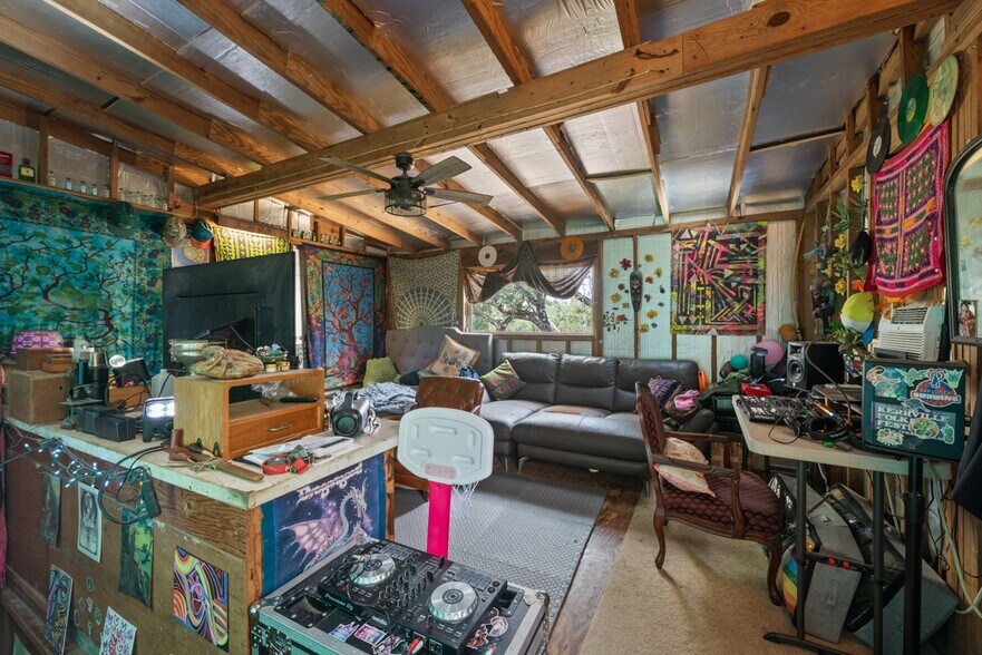 More Photos Of 501 Limestone Ln, Driftwood Specialty For Sale