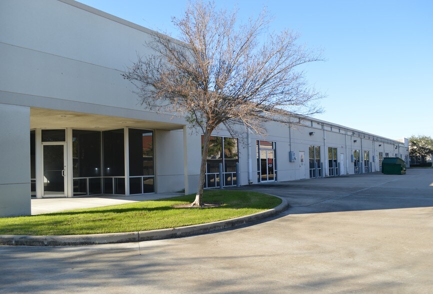 More Photos Of 9940 W Sam Houston Pky S, Houston Unknown For Lease