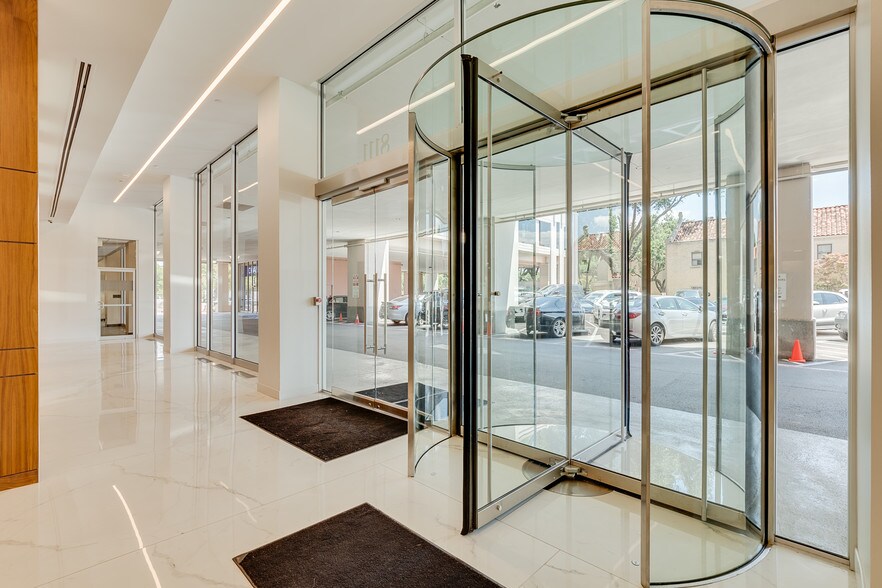 More Photos Of 8111 Preston Rd, Dallas Office For Lease