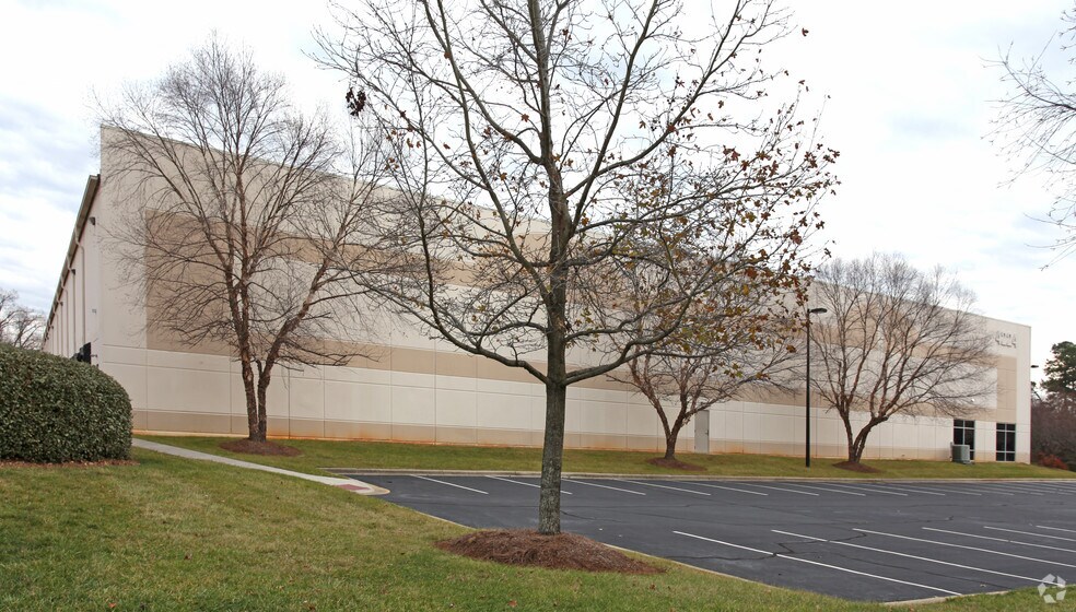 More Photos Of 4224 Tudor Ln, Greensboro Distribution For Lease