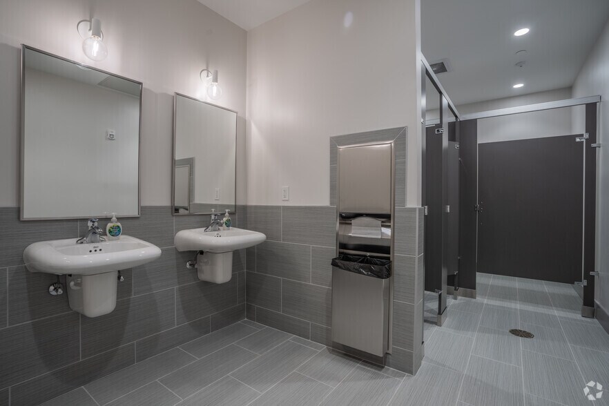 More Photos Of 1902 Leland Dr SE, Marietta Unknown For Lease