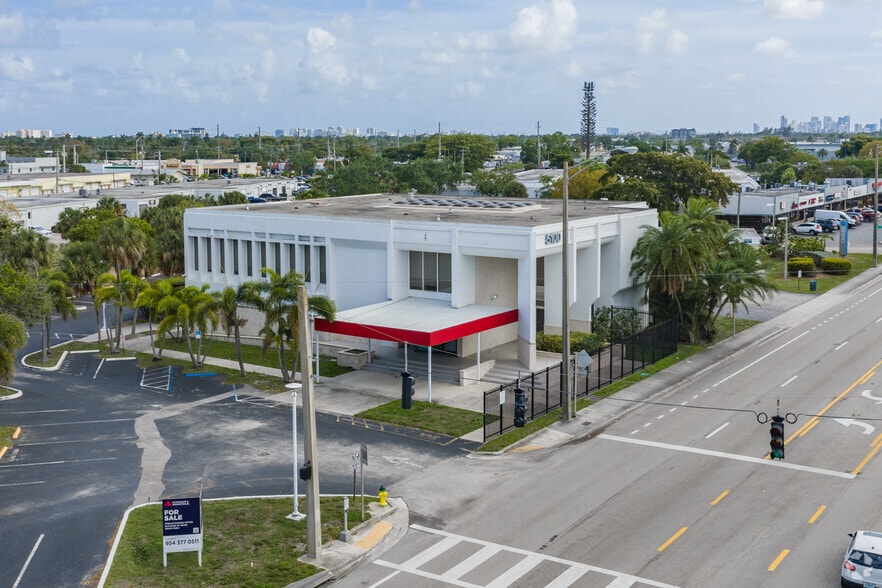 More Photos Of 5100 N Dixie Hwy, Oakland Park Office For Sale