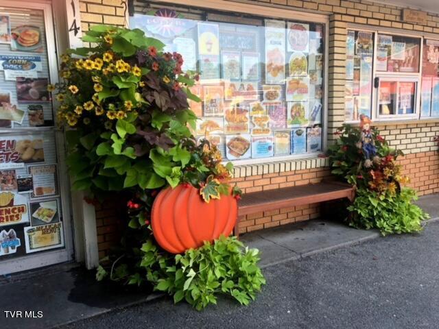 More Photos Of 314 Front E st, Coeburn General Retail For Sale