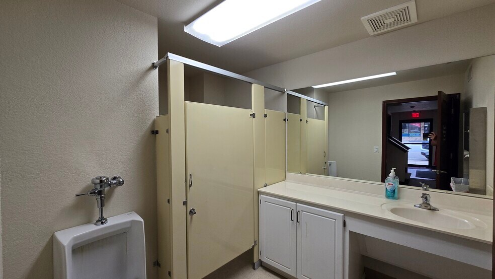 More Photos Of 1 E Central Ave, Temple Office For Lease