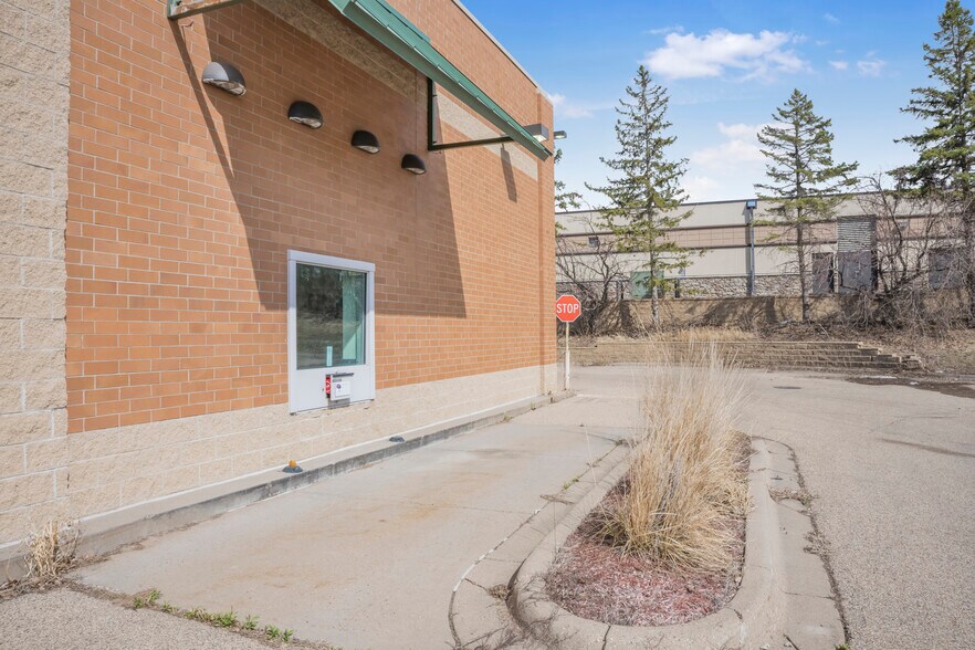 More Photos Of 4205-4225 Egan Dr, Savage Drugstore For Lease