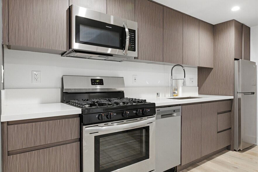 More Photos Of 744 S Mariposa Ave, Los Angeles Apartments For Sale