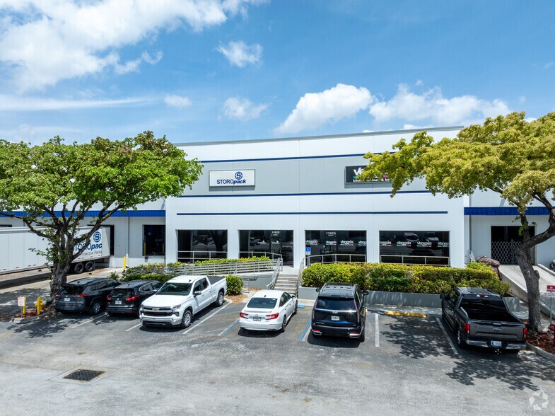 More Photos Of 11825 NW 100th Rd, Medley Warehouse For Lease