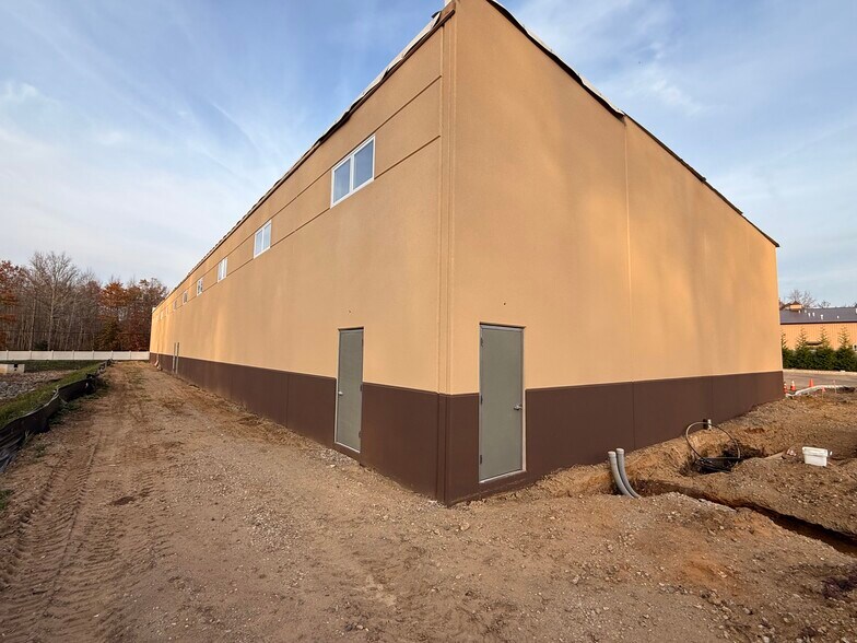 More Photos Of 7 Union Hill Rd, Manalapan Township Warehouse For Lease