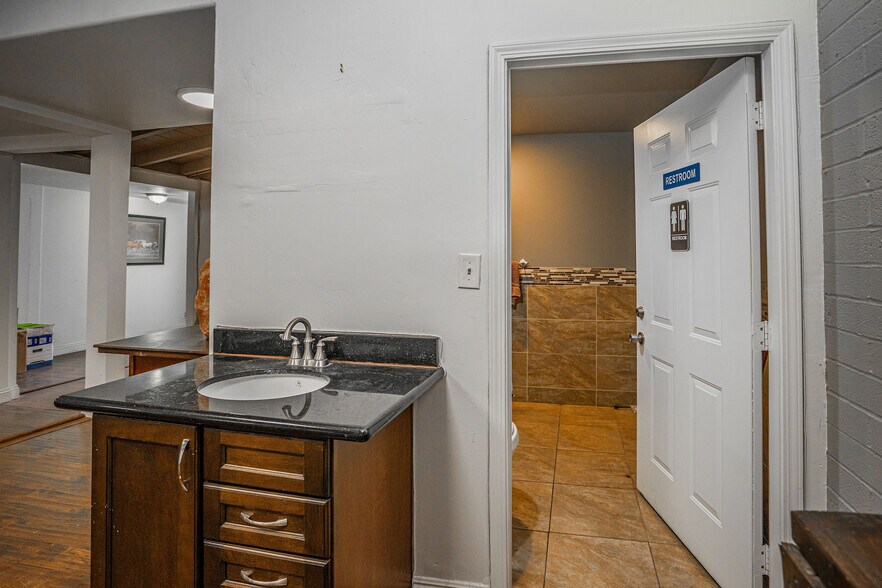 More Photos Of 6286 Beach Blvd, Buena Park Storefront For Sale