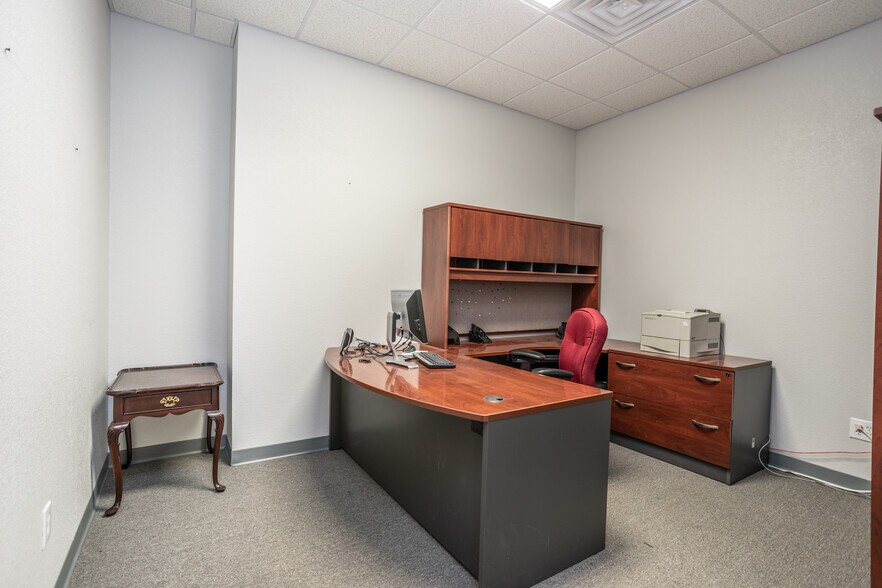 More Photos Of 201 W California St, Gainesville Office For Lease