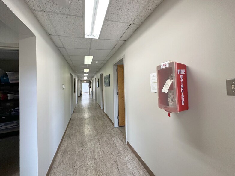 More Photos Of 601 7 St E, Drumheller Office For Sale