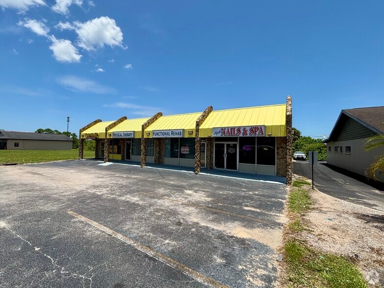 More Photos Of 119-125 Us-27, Lake Placid Storefront For Lease