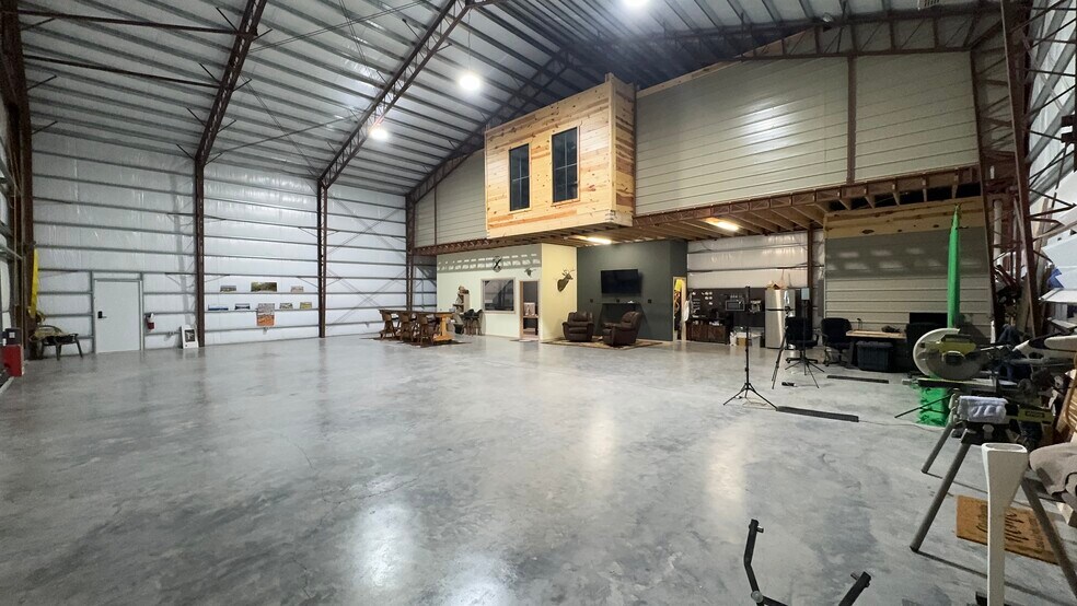 More Photos Of 159 Industrial Park Dr, Sevierville Airplane Hangar For Sale
