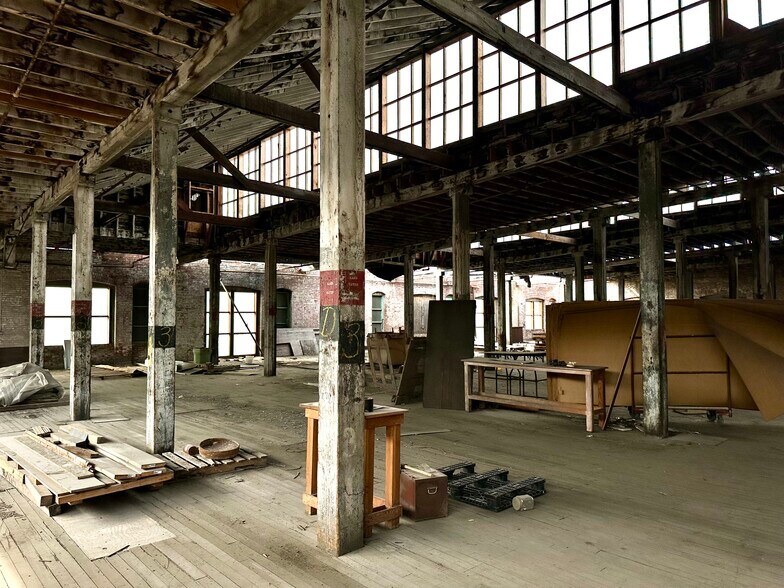 More Photos Of 5215 N 2nd St, Saint Louis Warehouse For Sale