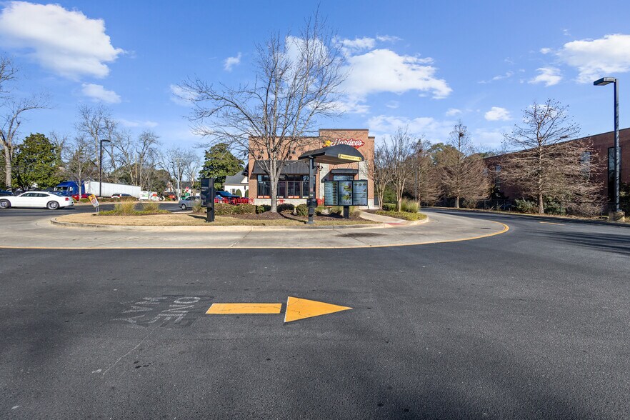 More Photos Of 113 N Broad St, Winder Freestanding For Sale