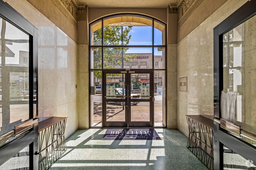 More Photos Of 351 W Jefferson Blvd, Dallas Office For Lease