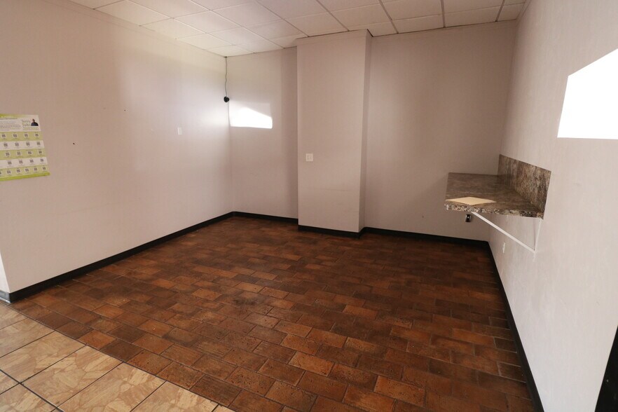 More Photos Of 2418 US Highway 19, Holiday General Retail For Lease
