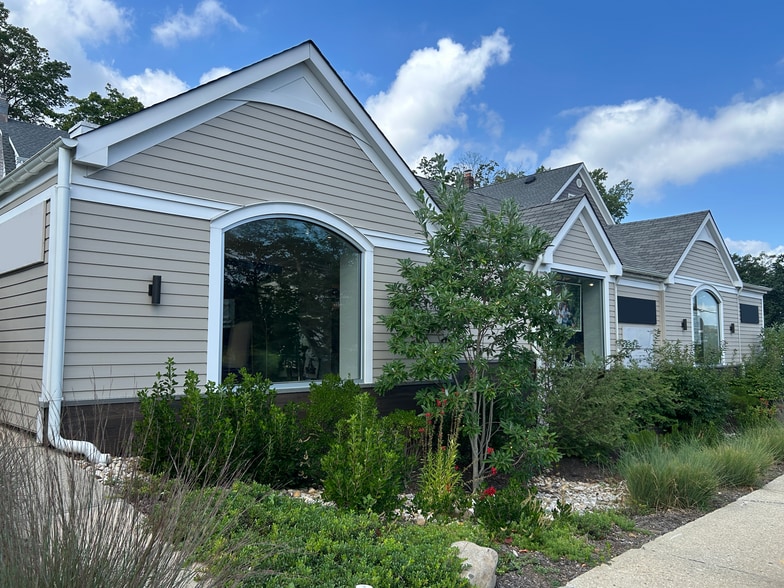 Primary Photo Of 445 New York Ave, Huntington Freestanding For Lease