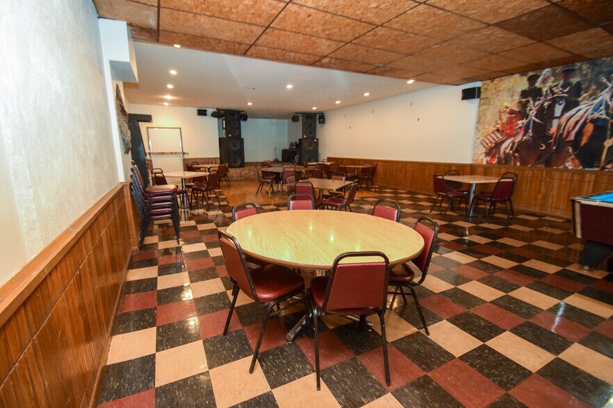 More Photos Of 111 Main St, Roscoe Bar For Sale