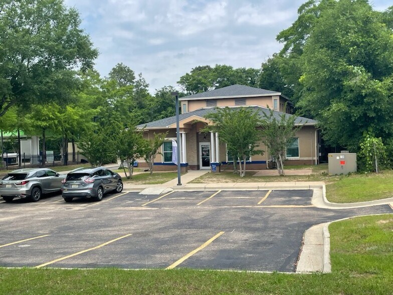 More Photos Of 4682 Airport Blvd, Mobile Medical For Sale
