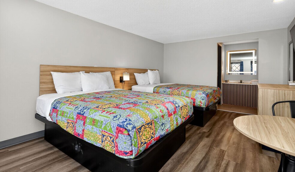 More Photos Of 1149 Oakes Rd, Racine Hotel For Sale