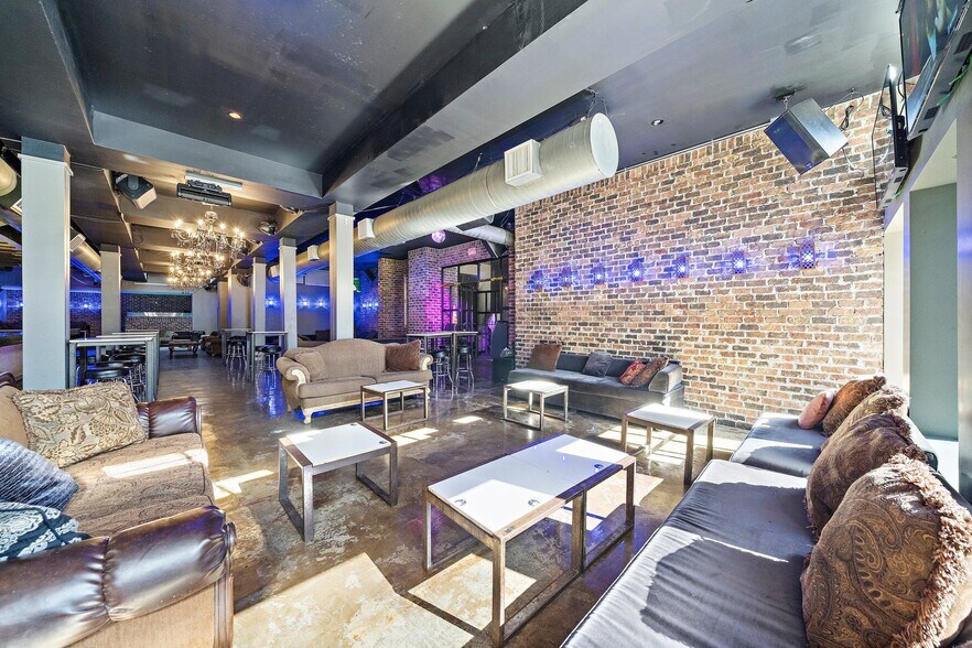 More Photos Of 809 Congress St, Houston Restaurant For Sale