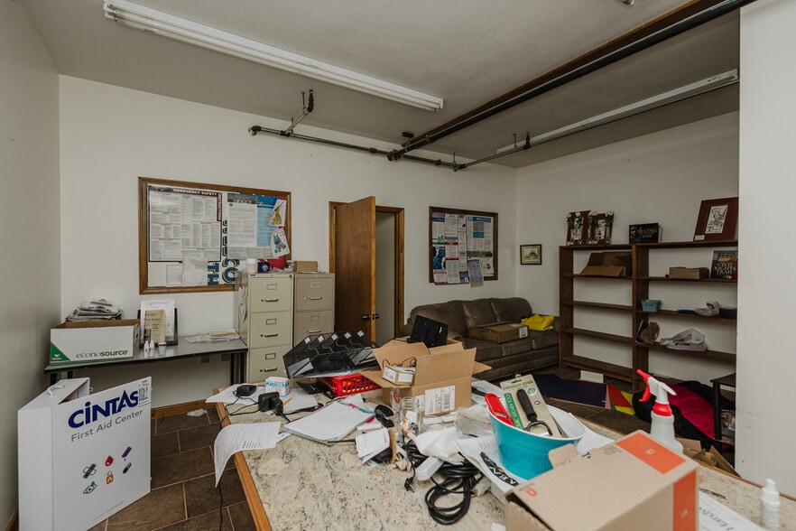 More Photos Of 830 N Kansas Ave, Topeka Bar For Sale