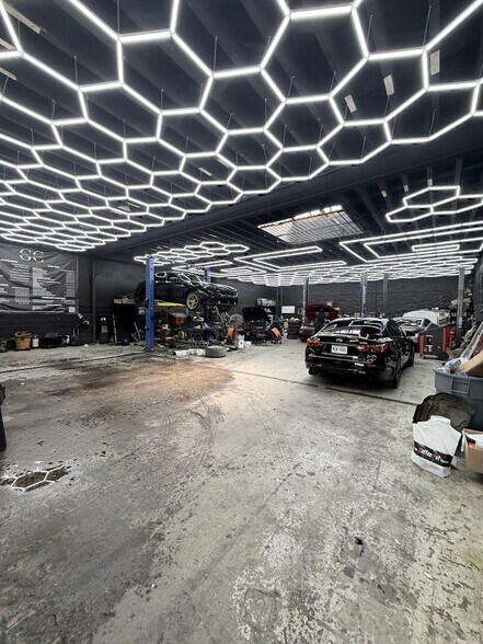 More Photos Of 2814 20th Ave, Long Island City Warehouse For Lease