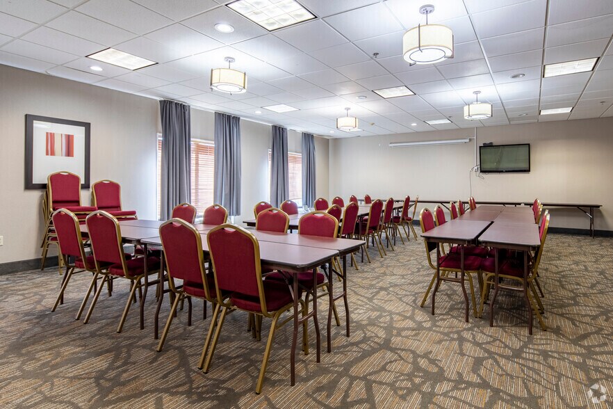 More Photos Of 129 Brickerton St, Columbus Hotel For Sale