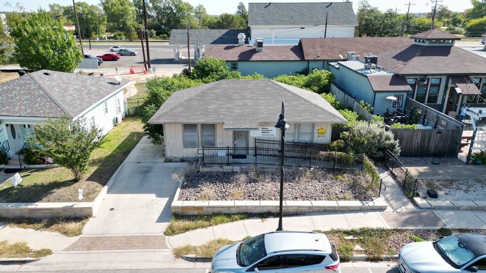 More Photos Of 105 Willis St, Leander Restaurant For Lease