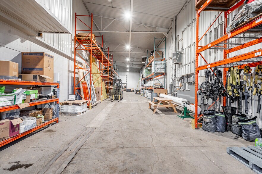 More Photos Of 2375 Boul Ford, Châteauguay Service For Lease