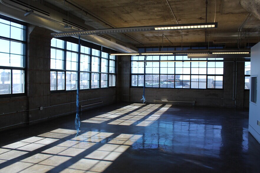 More Photos Of 2030-2050 Boul Pie IX, Montréal Loft Creative Space For Lease