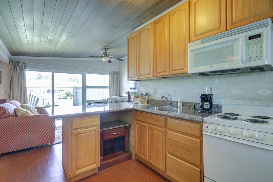 More Photos Of 3009 109 Rt, Copalis Beach Hotel For Sale