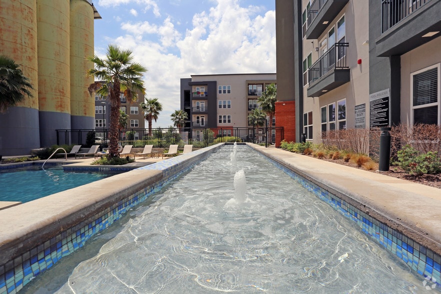 More Photos Of 423 Blue Star, San Antonio Apartments For Lease