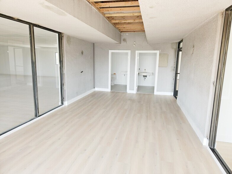 More Photos Of 11024-11028 Victory Blvd, North Hollywood Office For Lease