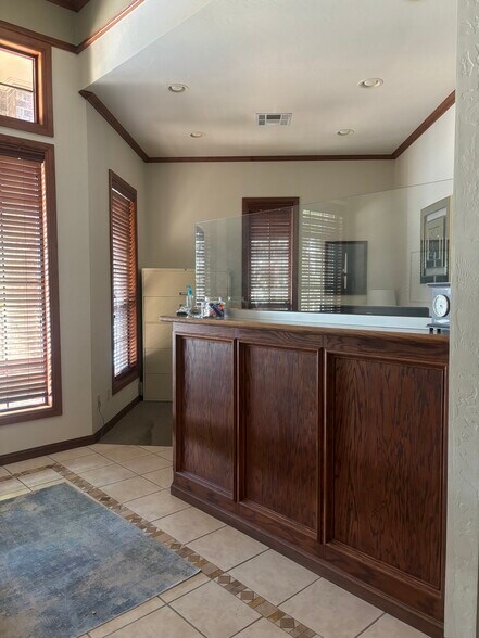 More Photos Of 13308 N Macarthur Blvd, Oklahoma City Office For Sale