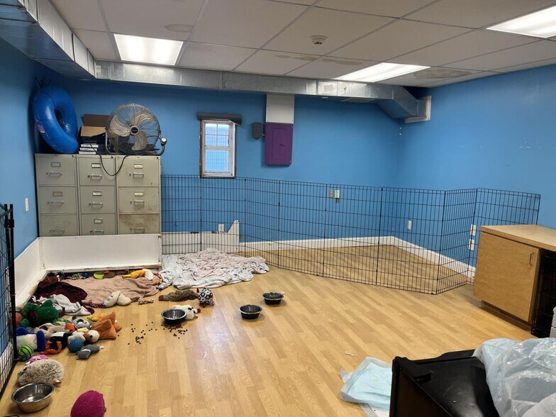 More Photos Of 2220 Laskin Rd, Virginia Beach Freestanding For Sale