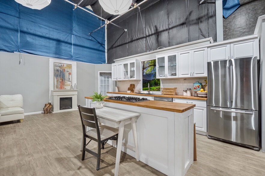 More Photos Of 2866 Roosevelt Blvd, Clearwater Showroom For Sale